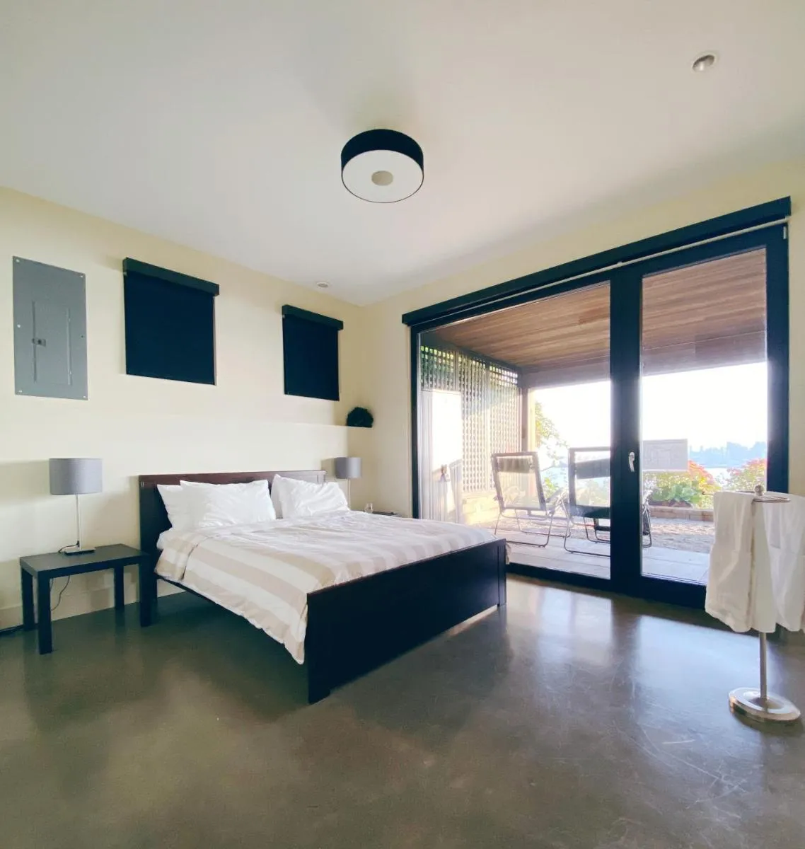 Image 3 of 180 degree, unobstructed bluff view!