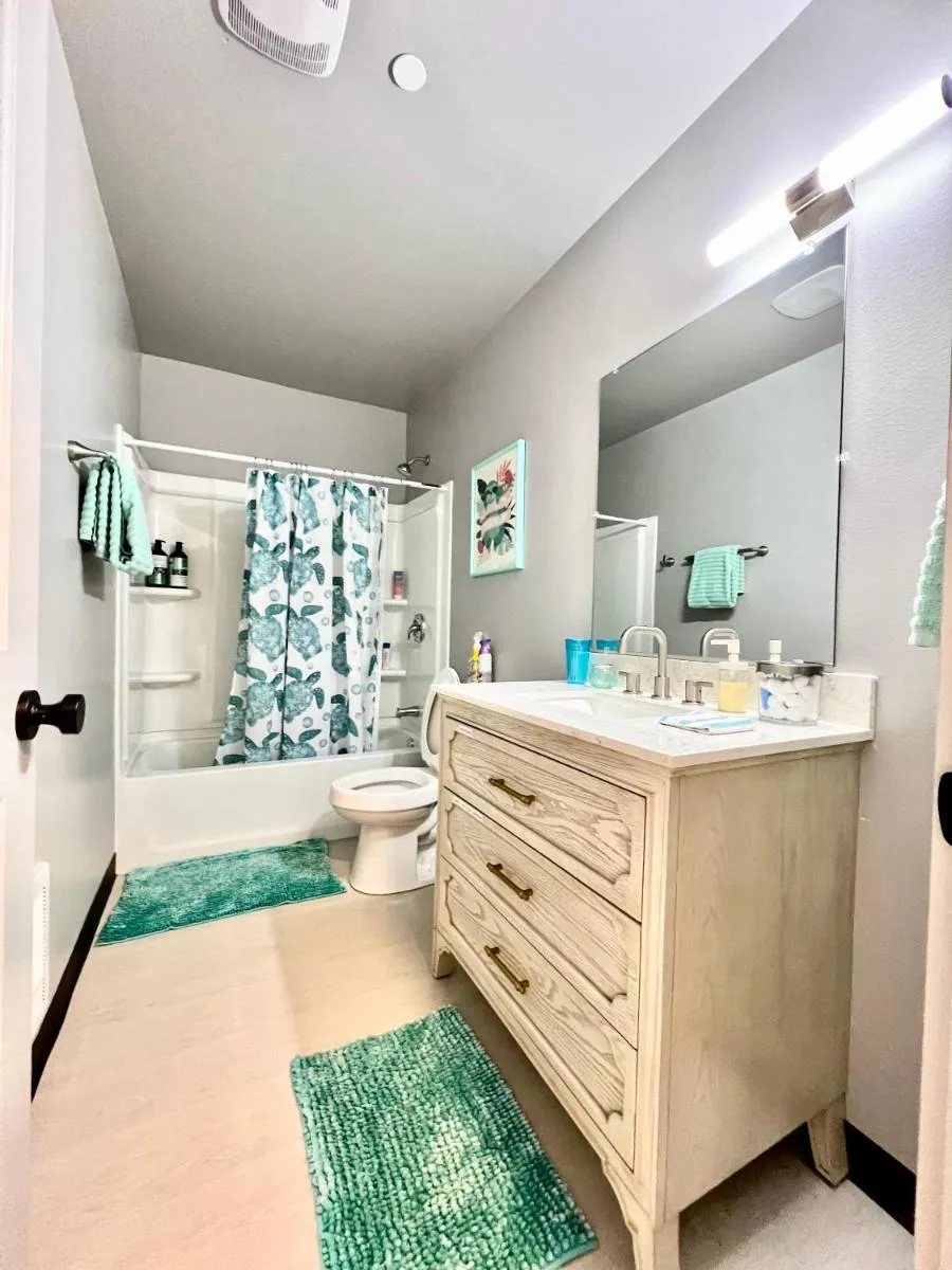 Image 3 of 1 BD Apt with 2 Extra Sofa Beds 13 mins to SeaTac Airport
