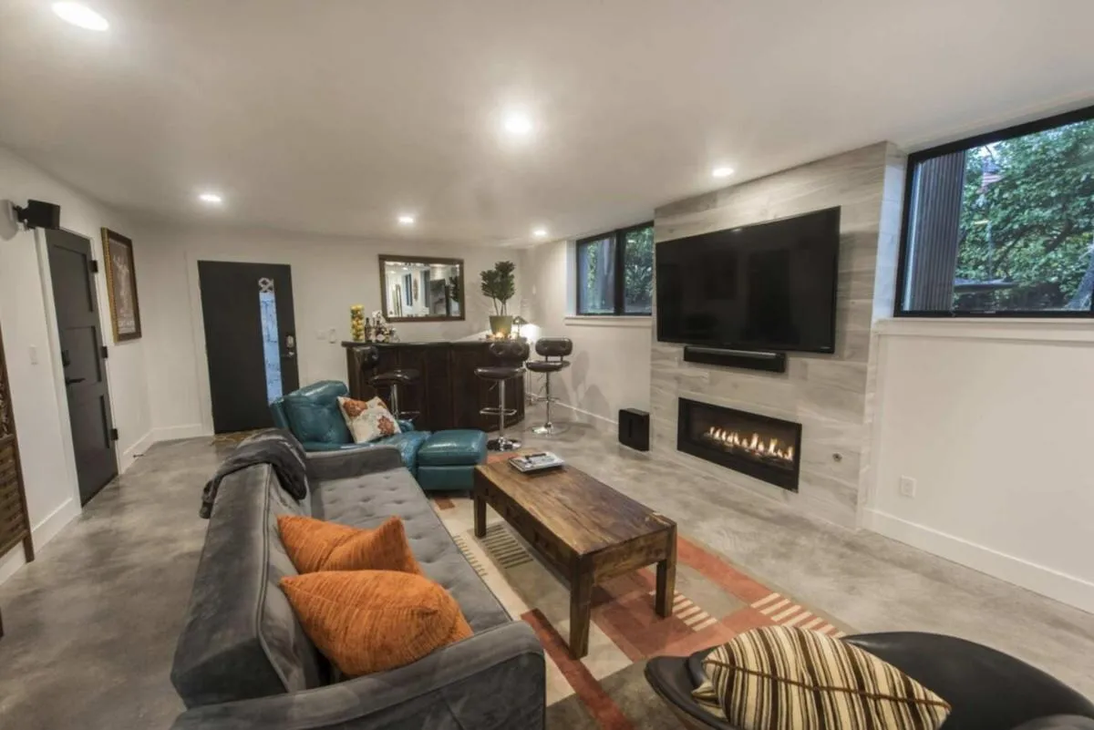 Image 1 of 2 Bedroom Getaway Near Downtown