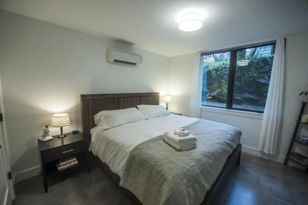 Image 6 of 2 Bedroom Getaway Near Downtown
