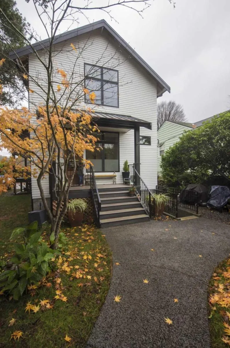 Image 3 of 2 Bedroom Getaway Near Downtown