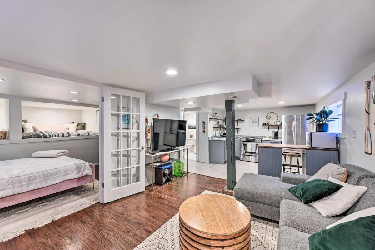 Image 1 of 3 Mi to Dtwn Seattle Queen Anne Apartment!