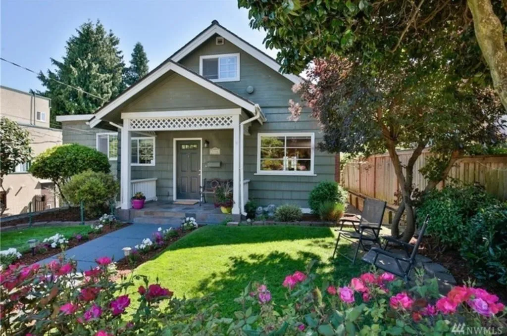 Image of A Gem in the Emerald City: For Business and Travel