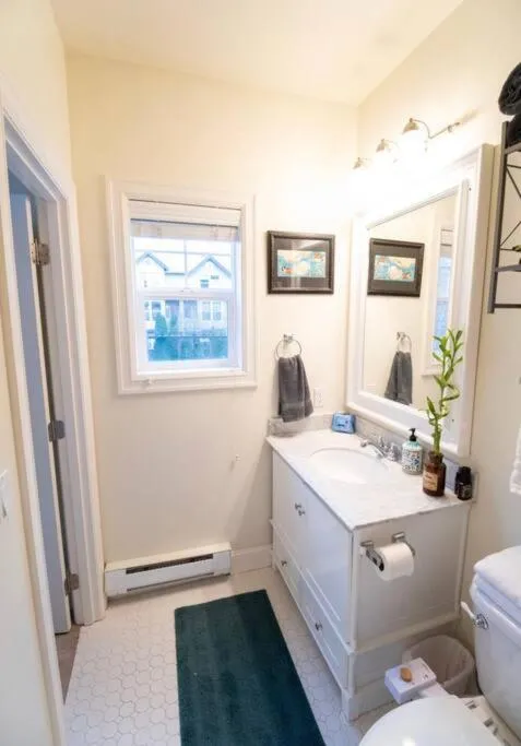 Image 3 of Adorable Cozy House with Parking and Loft!