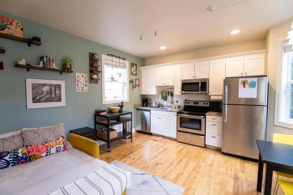 Image 2 of Adorable Cozy House with Parking and Loft!