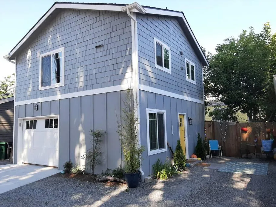 Image of Alki Beach Cottage, NEW, 2 bedrooms, 2 bathrooms, near beach, AC, WD, Parking