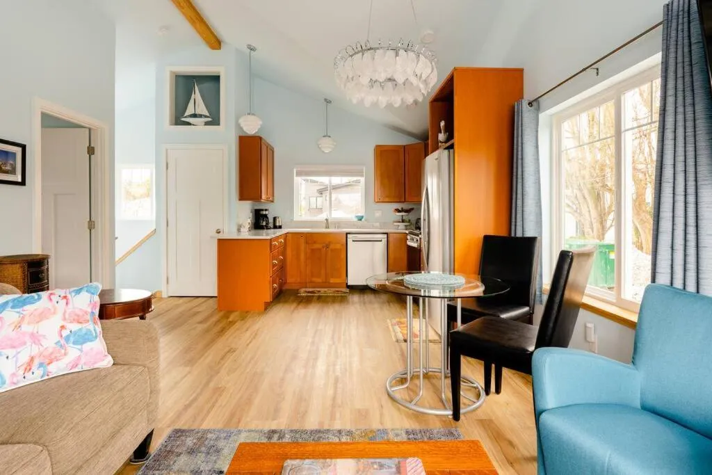 Image 4 of Alki Beach Cottage, NEW, 2 bedrooms, 2 bathrooms, near beach, AC, WD, Parking