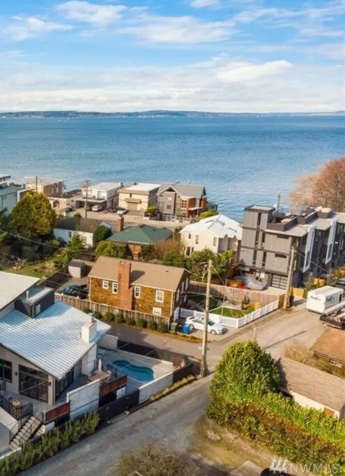 Image 6 of Alki Beach Cottage, NEW, 2 bedrooms, 2 bathrooms, near beach, AC, WD, Parking