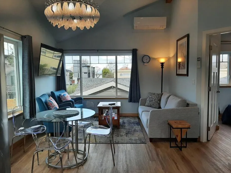 Image 5 of Alki Beach Cottage, NEW, 2 bedrooms, 2 bathrooms, near beach, AC, WD, Parking