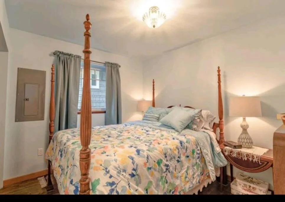 Image 1 of Alki Beach Cottage, NEW, 2 bedrooms, 2 bathrooms, near beach, AC, WD, Parking
