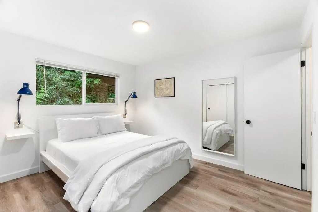 Image 1 of Beacon Hill Retro – Central Location.