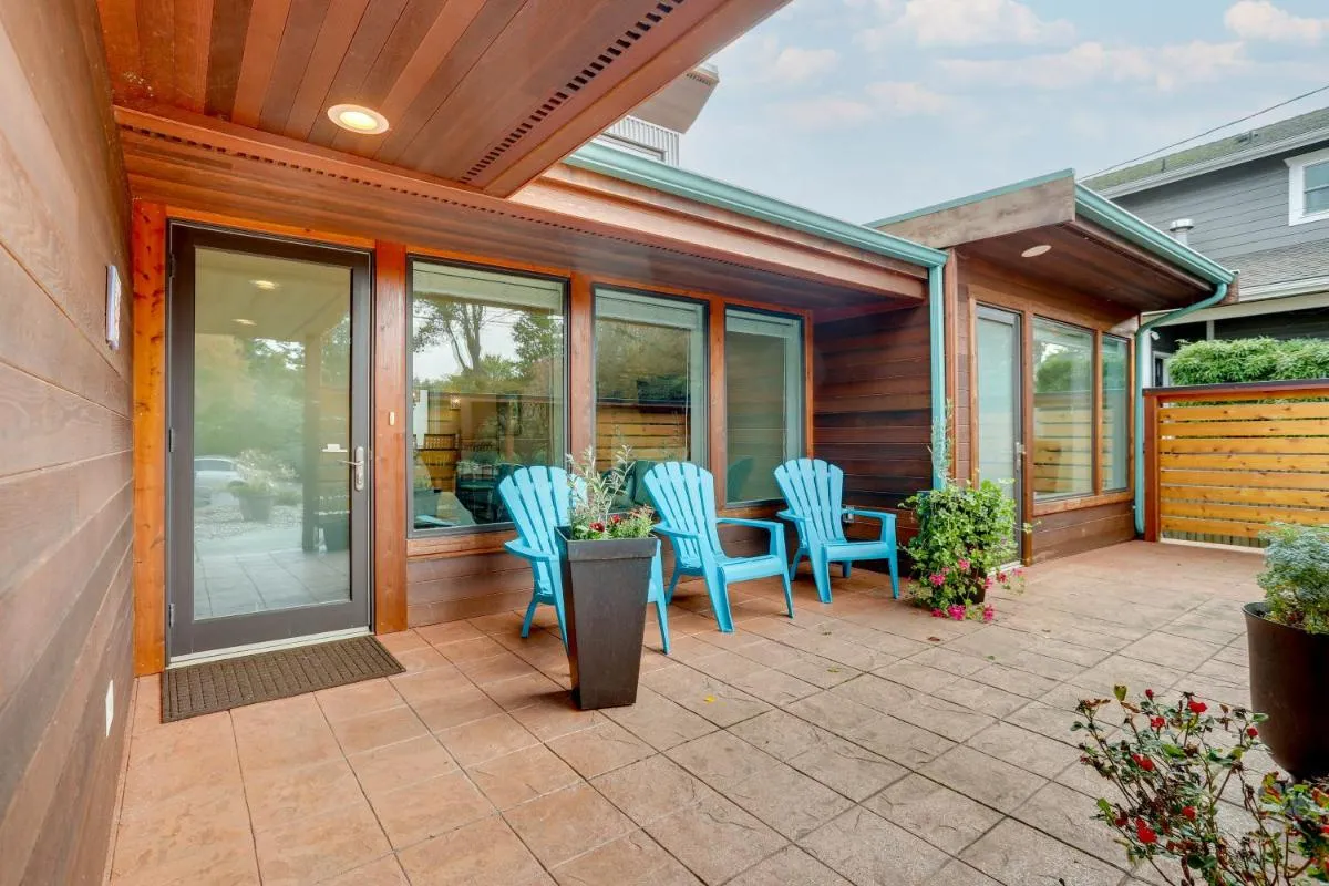 Image 5 of Beautiful Seattle Home with Patio about 9 Mi to Downtown