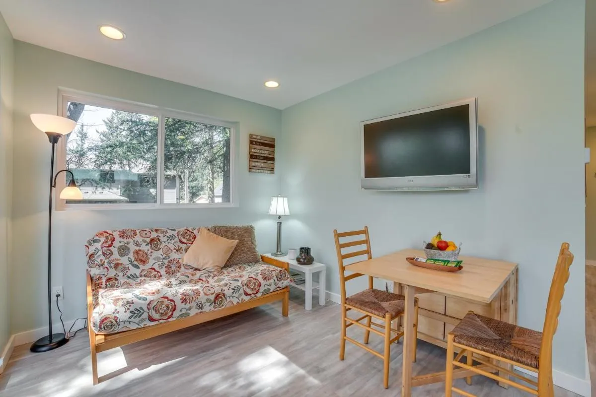 Image 4 of Bellevue Abode Balcony, 13 Mi to Downtown Seattle