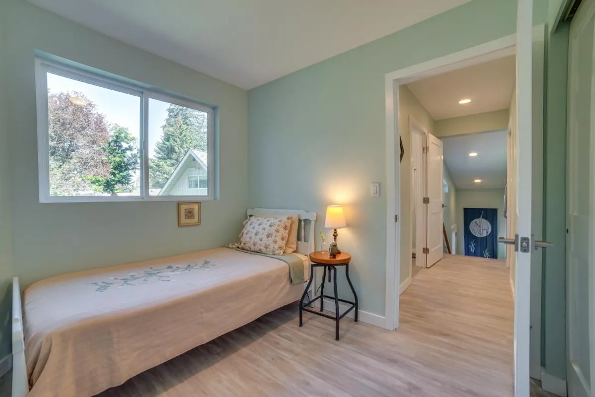 Image 6 of Bellevue Abode Balcony, 13 Mi to Downtown Seattle