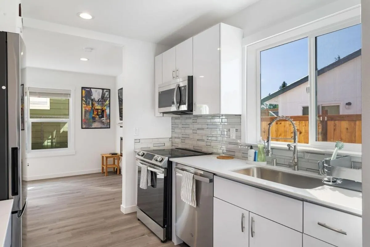 Image 3 of Brand New Home 10min To Green Lake