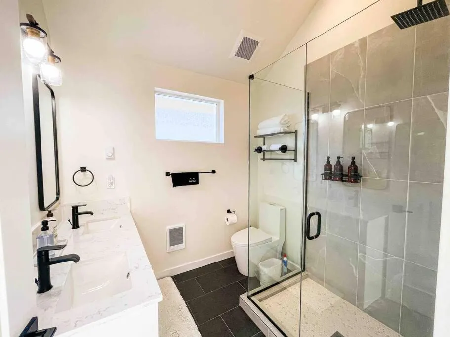 Image 2 of Central Seattle Peaceful Private Retreat 10 Mins Walk From Groceory Store
