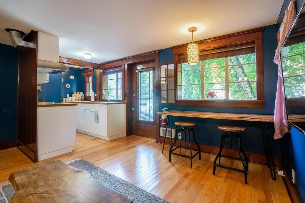 Image 3 of Charming 1bd Suite in Capitol Hill – Foxglove Inn