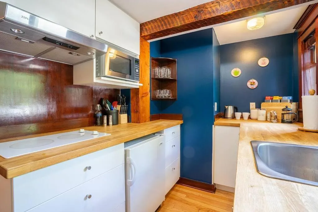 Image 2 of Charming 1bd Suite in Capitol Hill – Foxglove Inn
