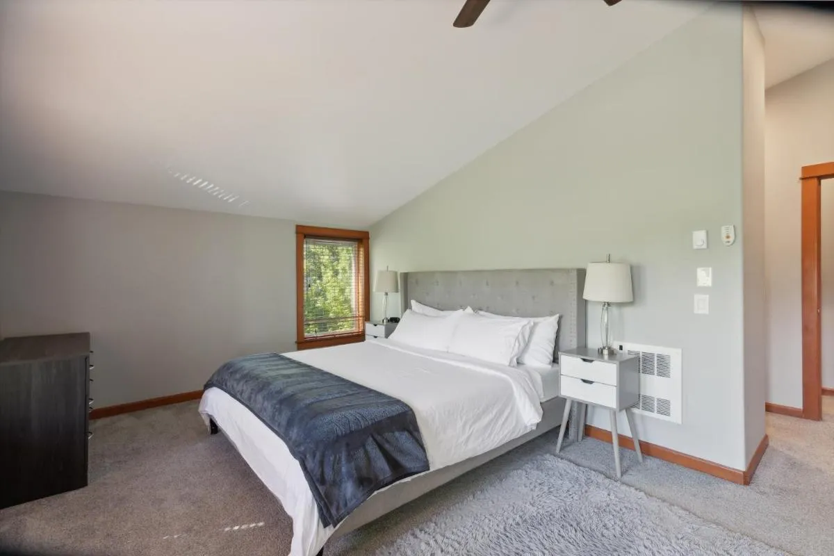 Image 6 of Charming 2BR Townhouse near Green Lake