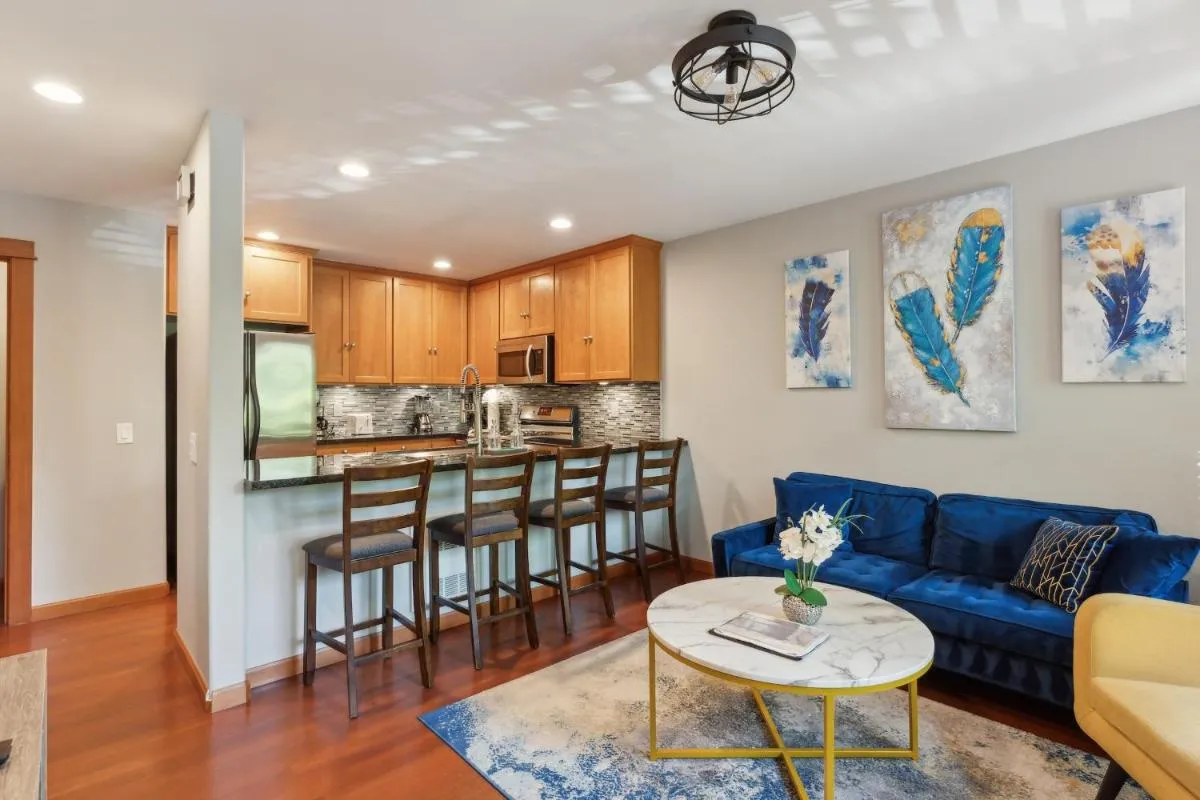 Image 3 of Charming 2BR Townhouse near Green Lake