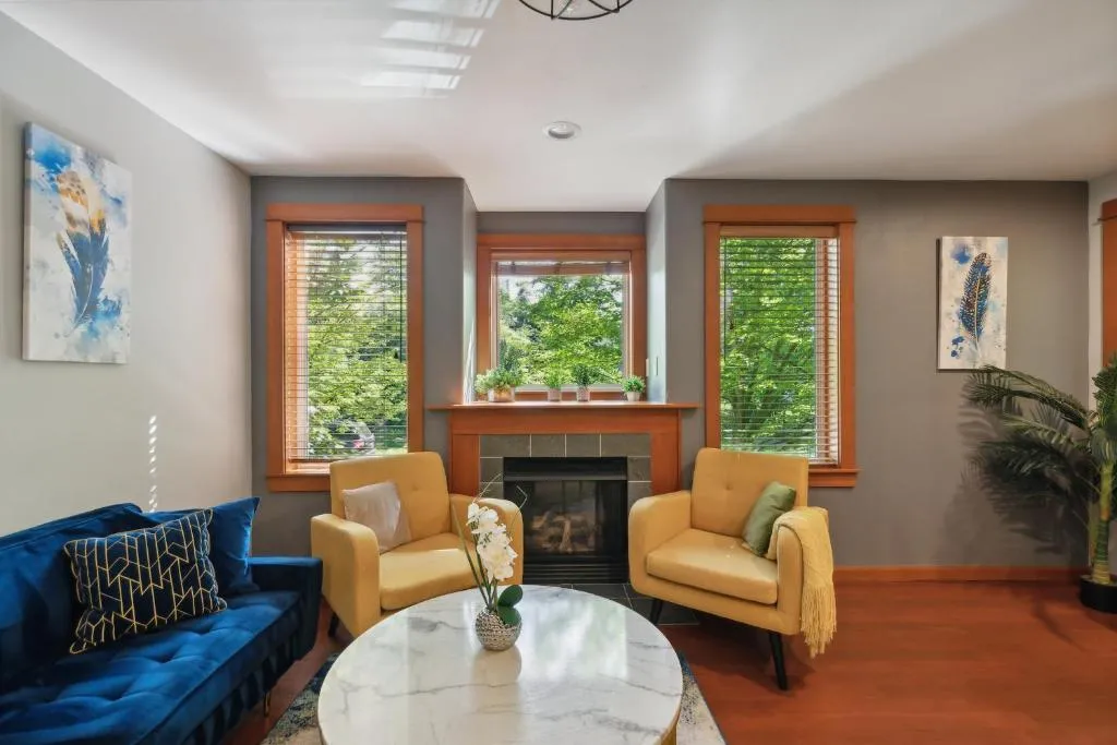 Image of Charming 2BR Townhouse near Green Lake