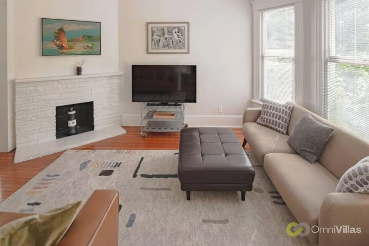 Image 4 of Charming 3BR – Heart of Seattle