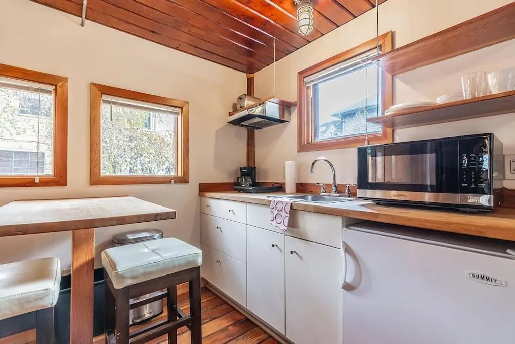 Image of Charming two-level retreat in Capitol Hill – Foxglove Inn