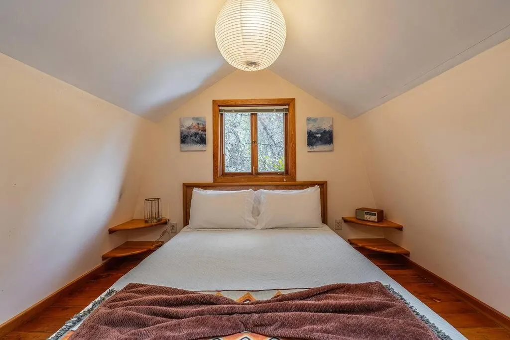 Image 1 of Charming two-level retreat in Capitol Hill – Foxglove Inn