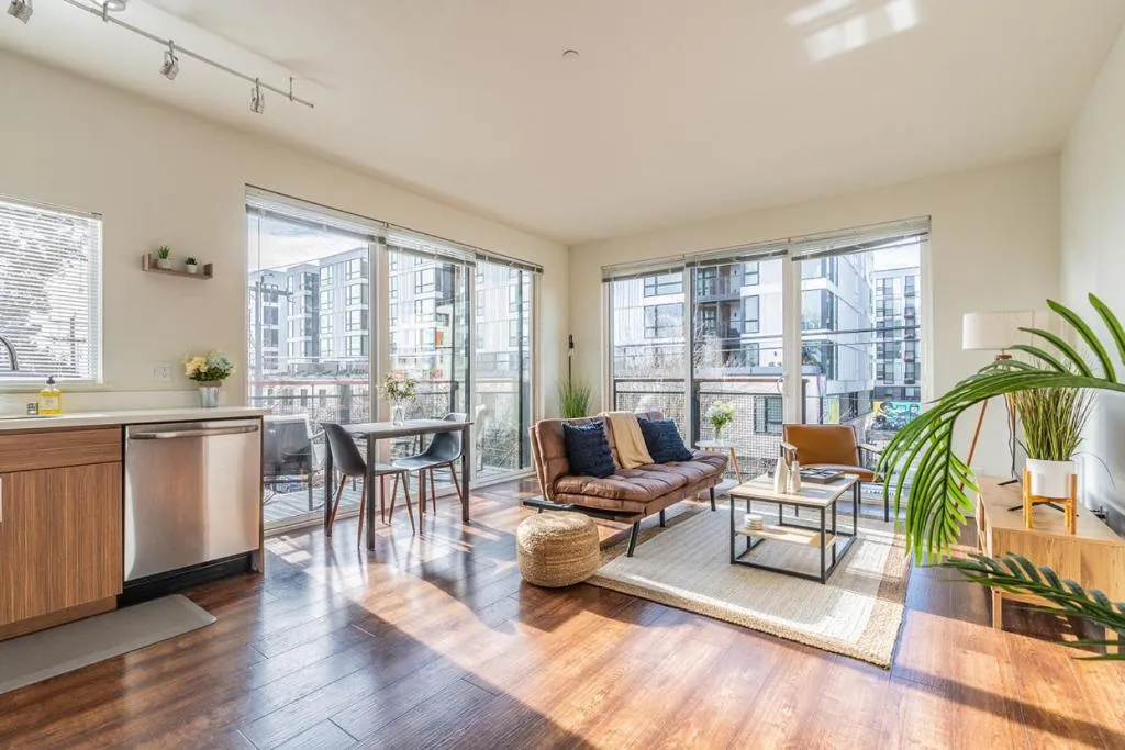 Image of Close Downtown Modern Apartment – Pet Friendly, WiFi, Rooftop views