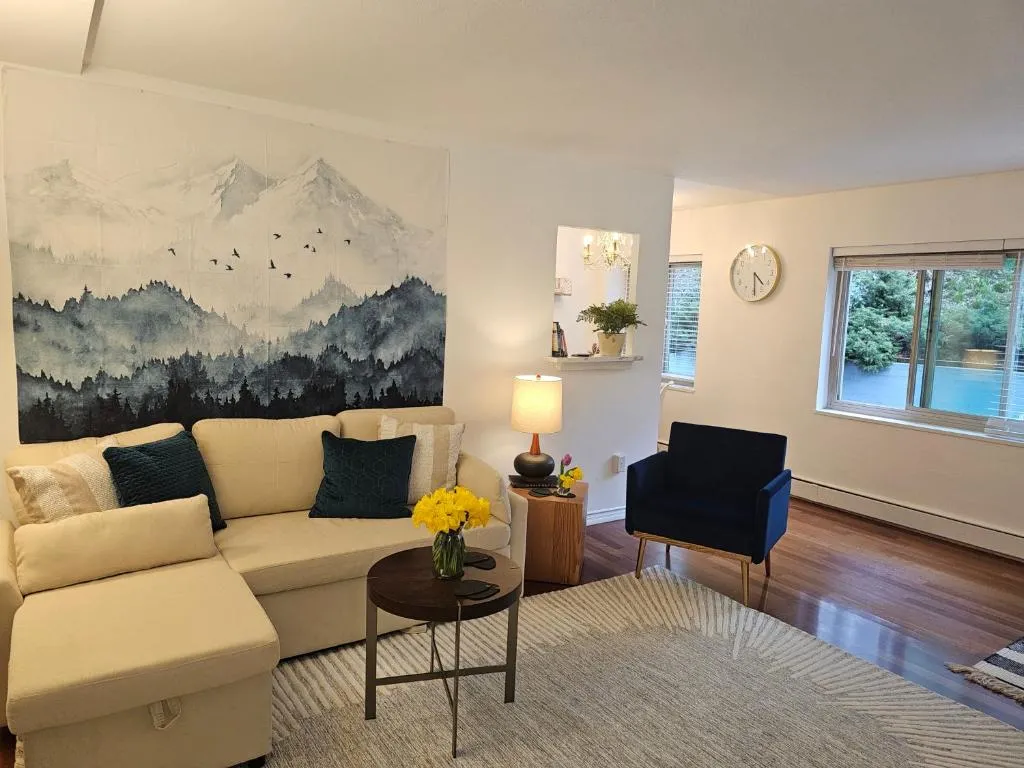 Image of Cozy 1BR with Free Parking Downtown Conv Center