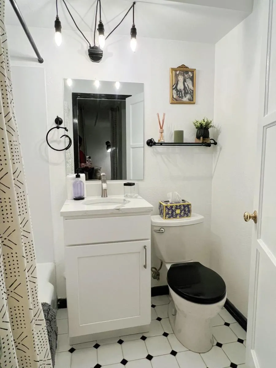 Image 3 of Cozy 1BR with Free Parking Downtown Conv Center