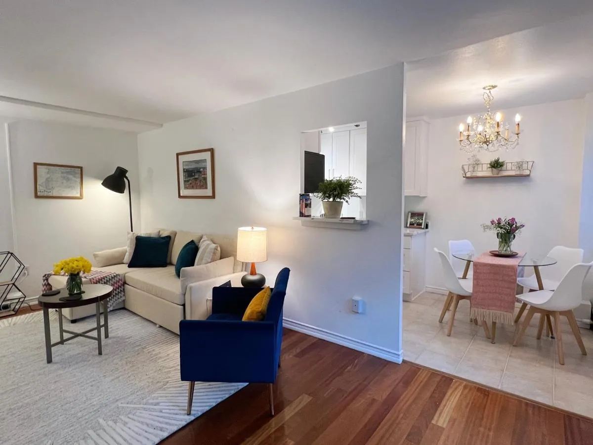 Image 2 of Cozy 1BR with Free Parking Downtown Conv Center