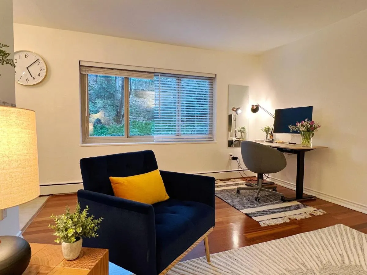 Image 4 of Cozy 1BR with Free Parking Downtown Conv Center