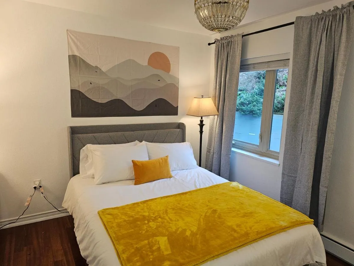 Image 1 of Cozy 1BR with Free Parking Downtown Conv Center