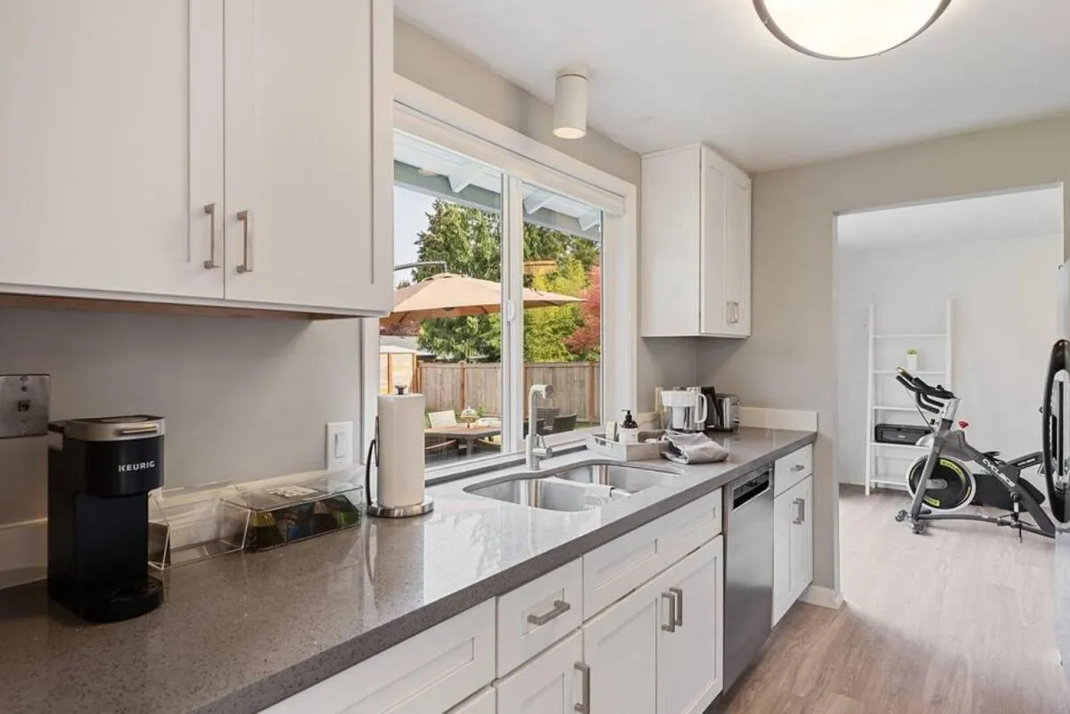 Image 3 of Cozy Bellevue Home for Family Business Near Microsoft