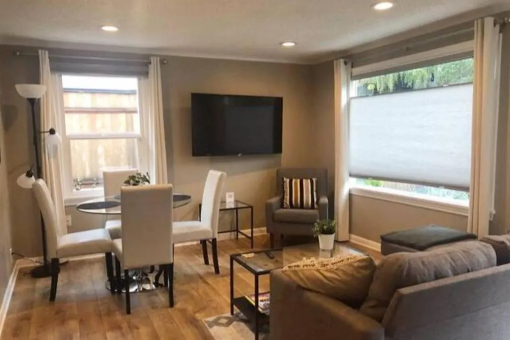 Image 4 of Cozy Crown Hill Carkeek Cottage w/3 Beds, Full Kitchen & Backyard in North Seattle
