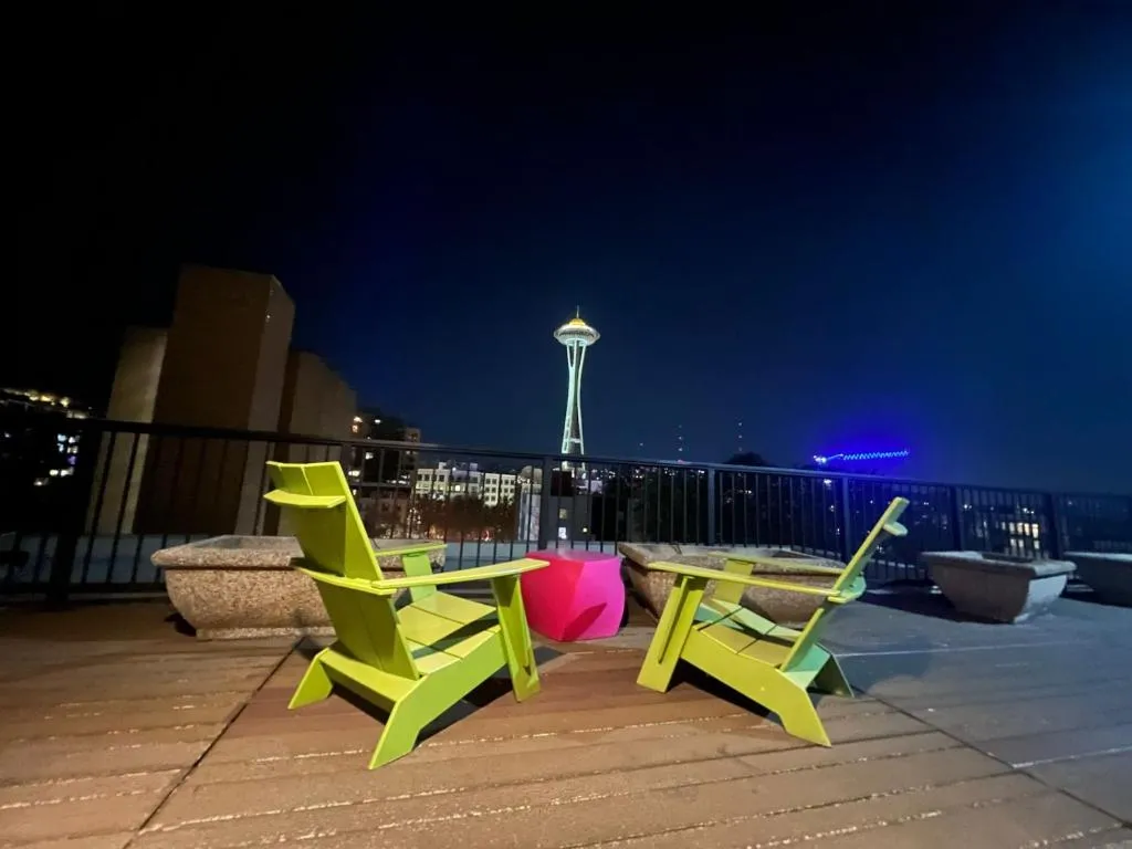 Image of Cozy Downtown Condo Retreat with Space Needle View