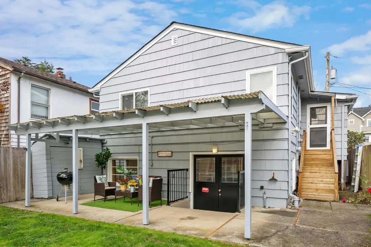 Image 5 of Cozy Getaway Yard House with BBQ – UW – Children Hospital