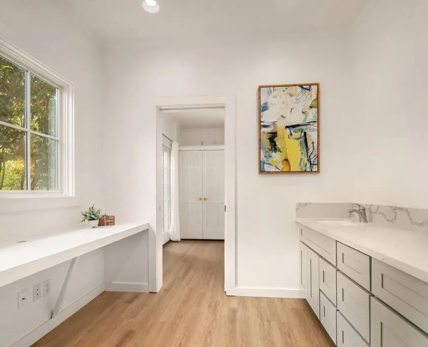Image 1 of DT Bellevue Hidden Gem With a View & AC