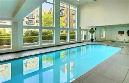 Image 3 of DT Designer’s 2BR Condo Parking Tub Pool – 99 walk score