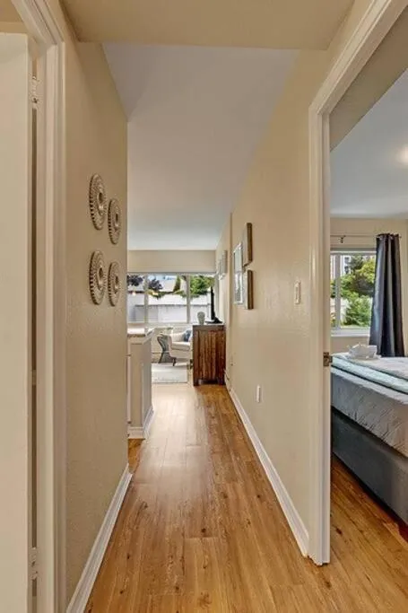 Image 3 of Eclectic Downtown & Cap Hill King bed & Kitchen
