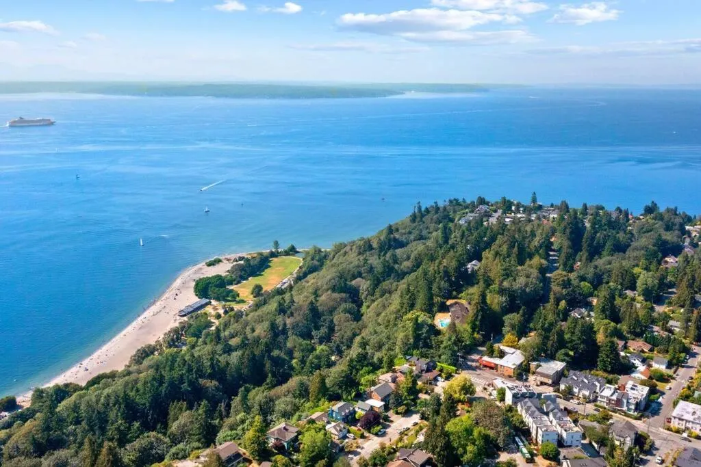 Image 5 of Golden Gardens Getaway-Walk to Beach & Waterfront