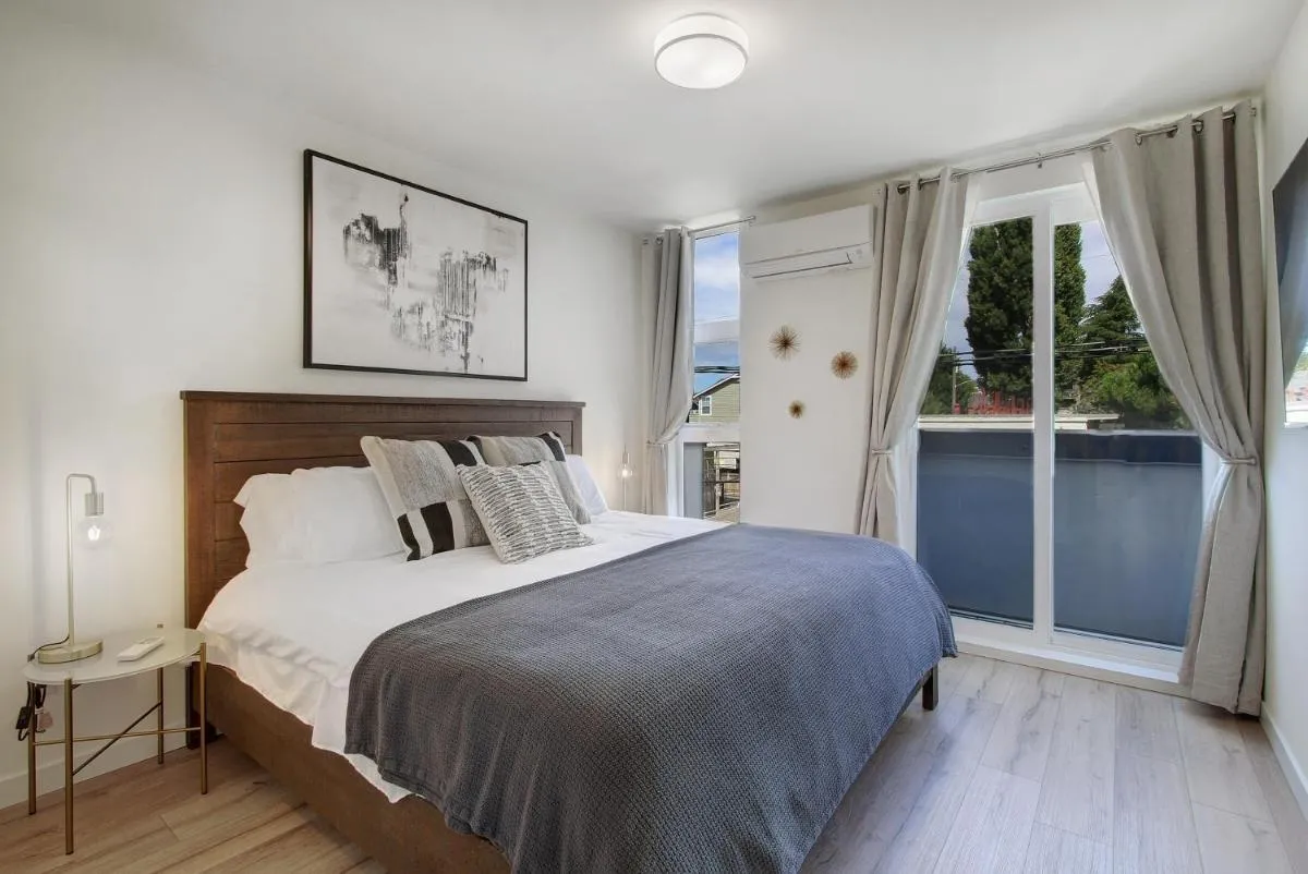 Image 6 of Gorgeous NEW Townhome on Capitol Hill, Close to Everything!