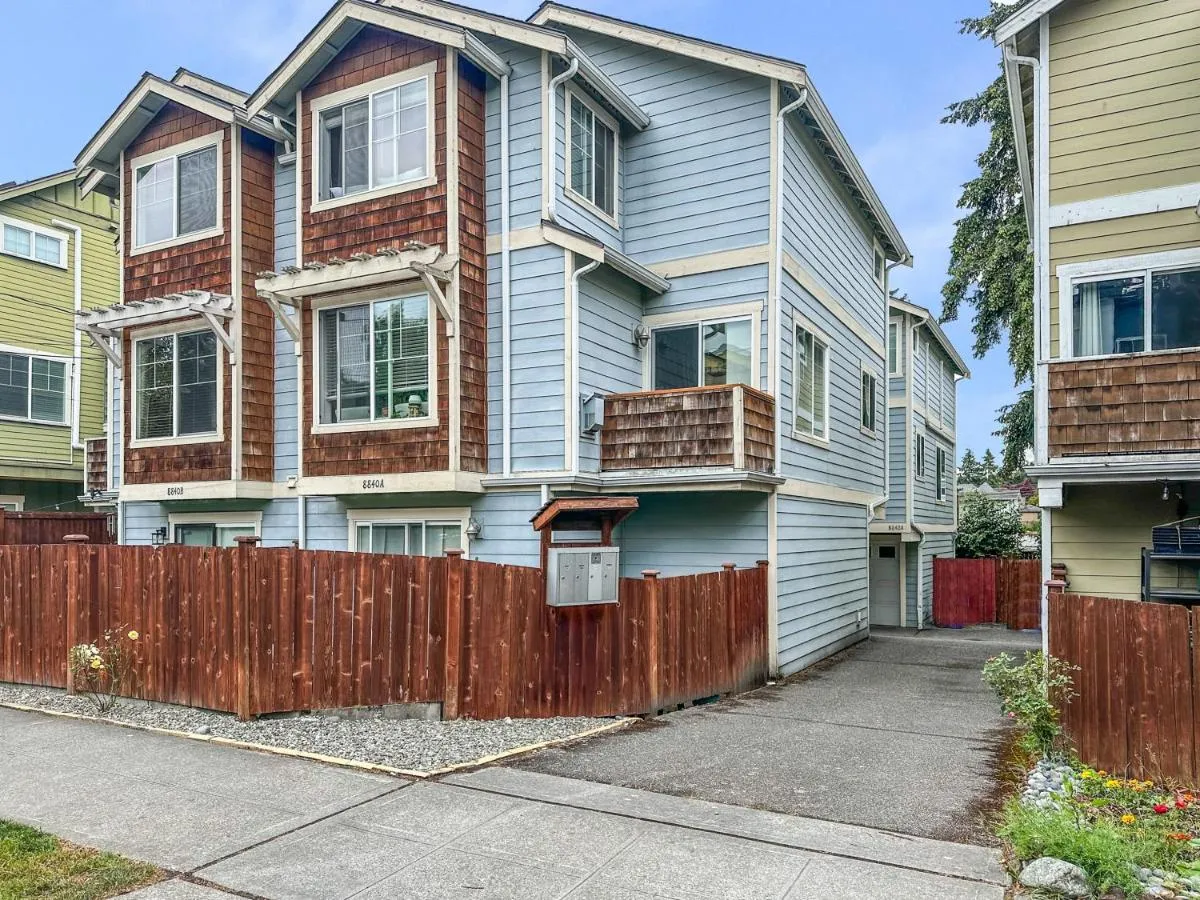 Image 5 of Green Lake Remodelled home with AC garage yard