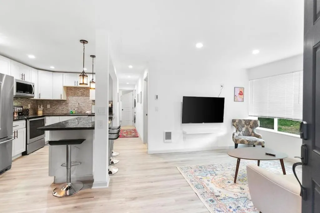 Image of Hillside in Seattle – updated and well appointed.