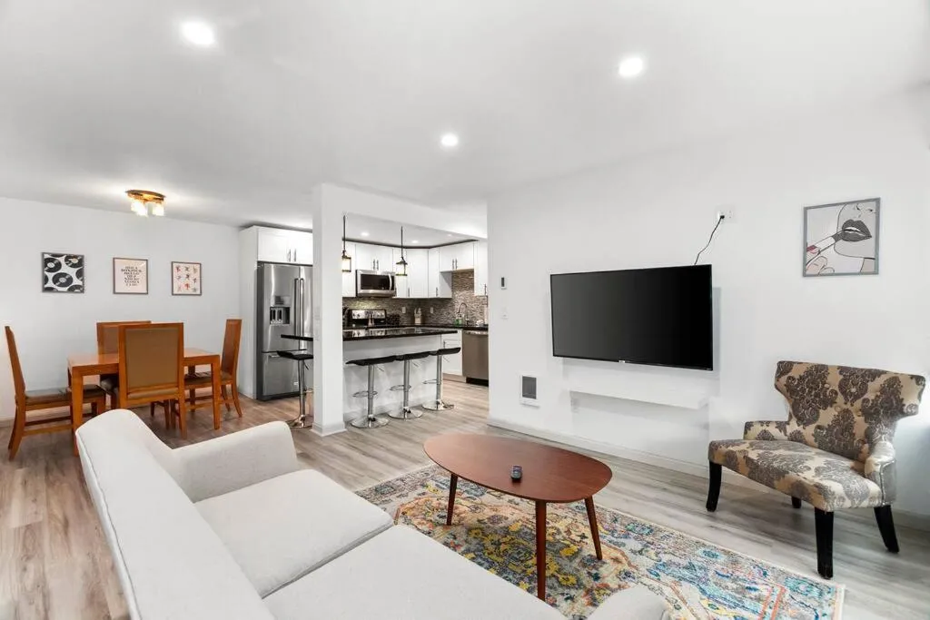 Image 4 of Hillside in Seattle – updated and well appointed.