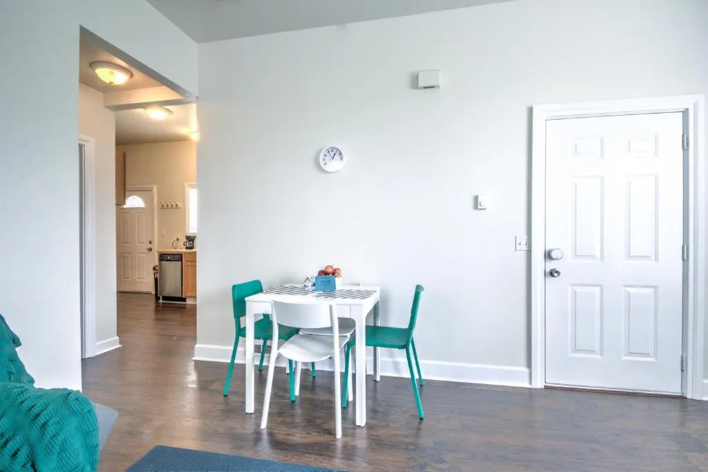 Image of Hosteeva Capitol Hill 2BR Apt – 7 Walking Distance to Dining