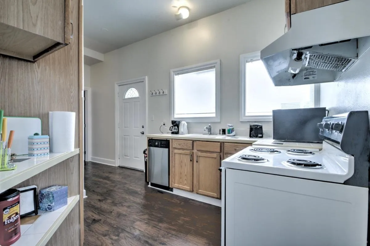 Image 3 of Hosteeva Capitol Hill 2BR Apt – 7 Walking Distance to Dining