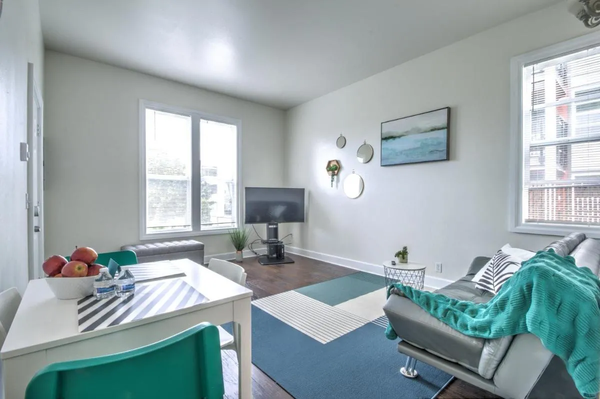 Image 4 of Hosteeva Capitol Hill 2BR Apt – 7 Walking Distance to Dining