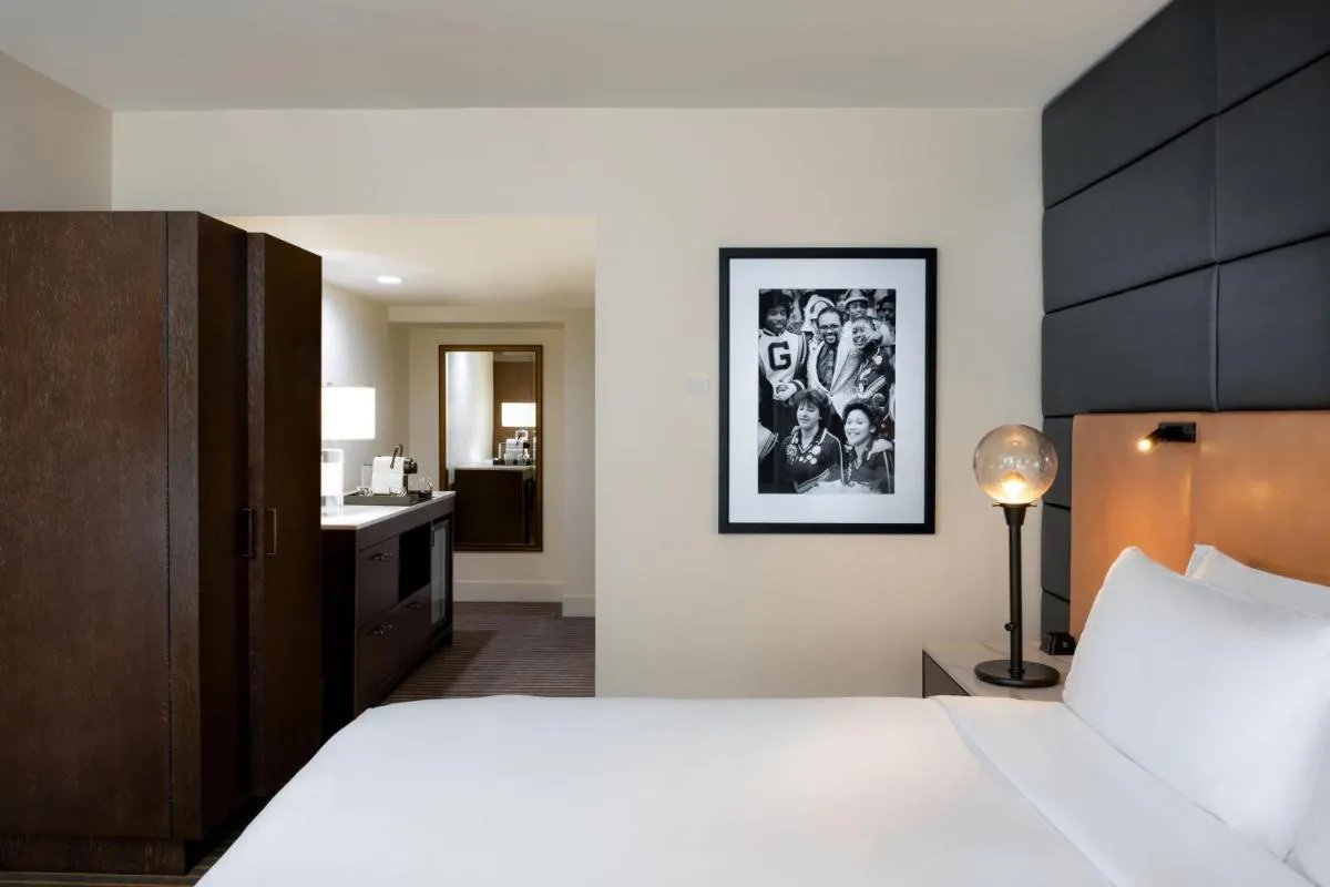 Image 4 of Hotel Theodore